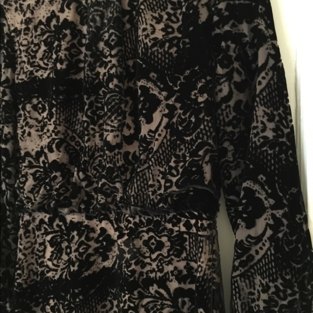 Black velvet overlay dress - Picture 4 of 8