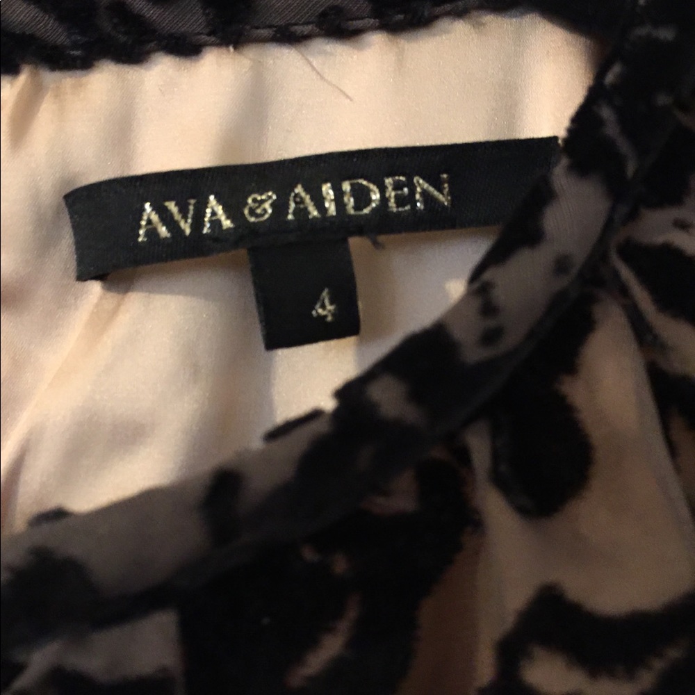 Black velvet overlay dress - Picture 6 of 8