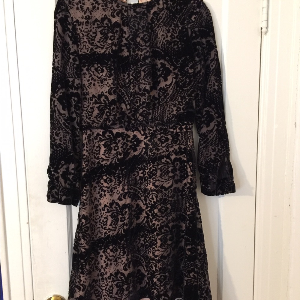 Black velvet overlay dress - Picture 7 of 8