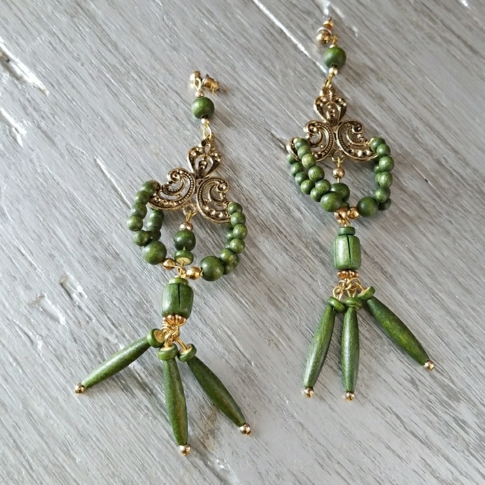 OLIVE GREEN EARRINGS - Picture 2 of 4