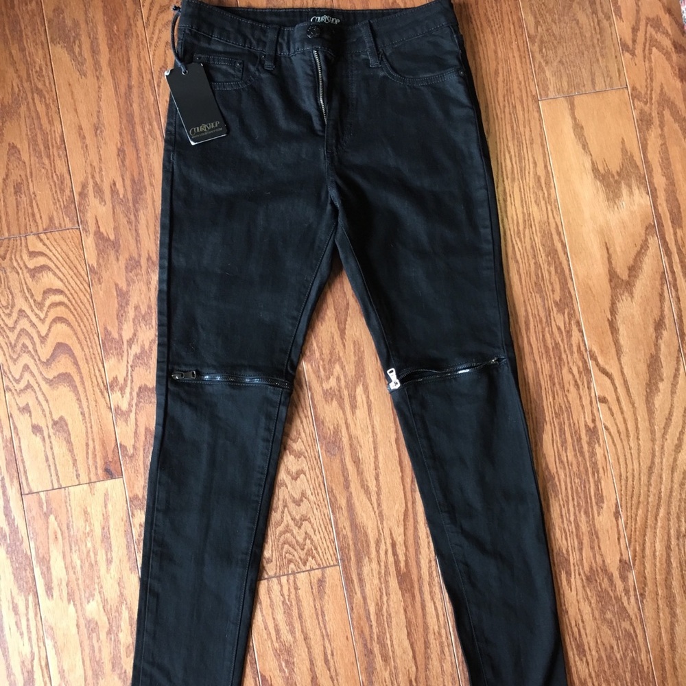 CLOSET CLEAROUT Knee zip detailed Courtshop Denim