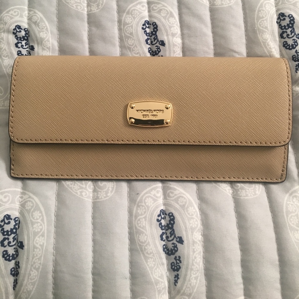 Michael Kors Saffiano Leather wallet