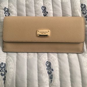 Michael Kors Saffiano Leather wallet