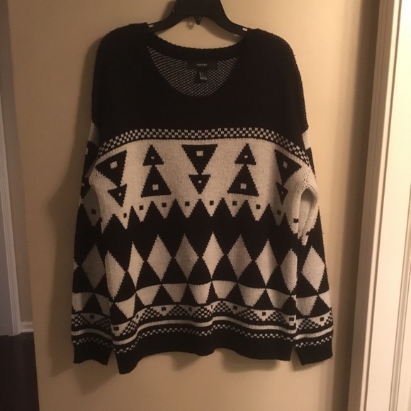 Pattern Sweater - Picture 1 of 3