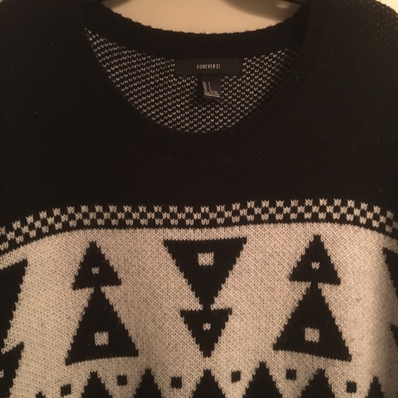 Pattern Sweater - Picture 2 of 3
