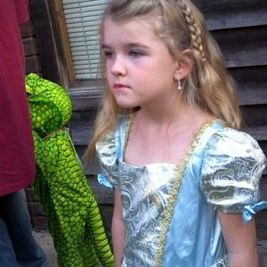 Meet your Posher, Dee