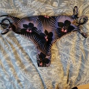 Acacia Modern Pacific Kauai bottom size large