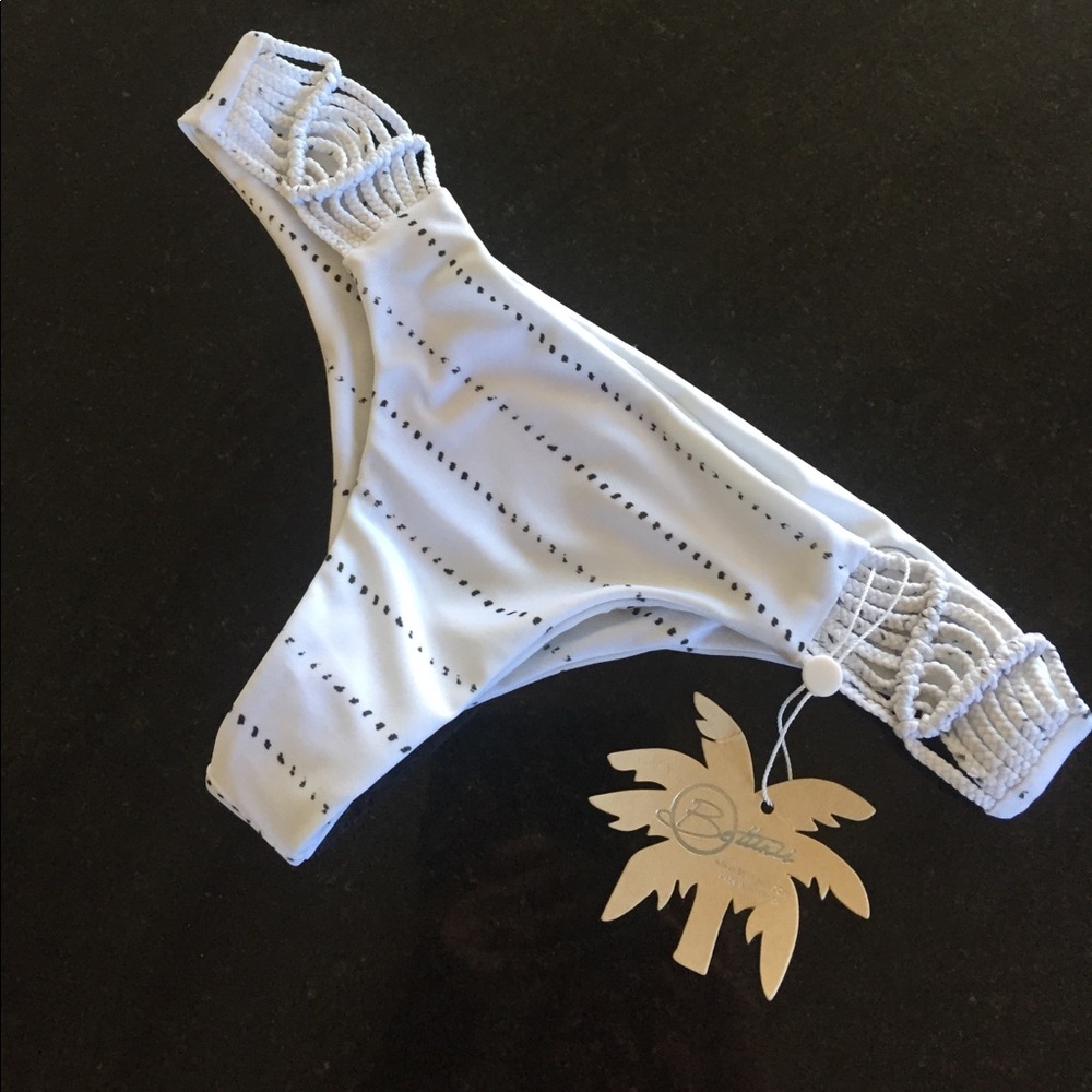 Bettinis white cheeky bikini bottoms