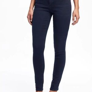 Old Navy Rockstar Mid Rise Super Skinny 8. New!
