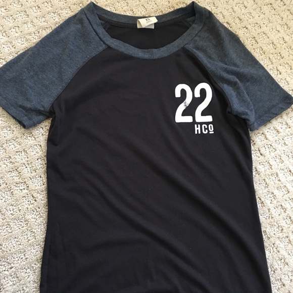 Hollister Tshirt - Picture 1 of 1