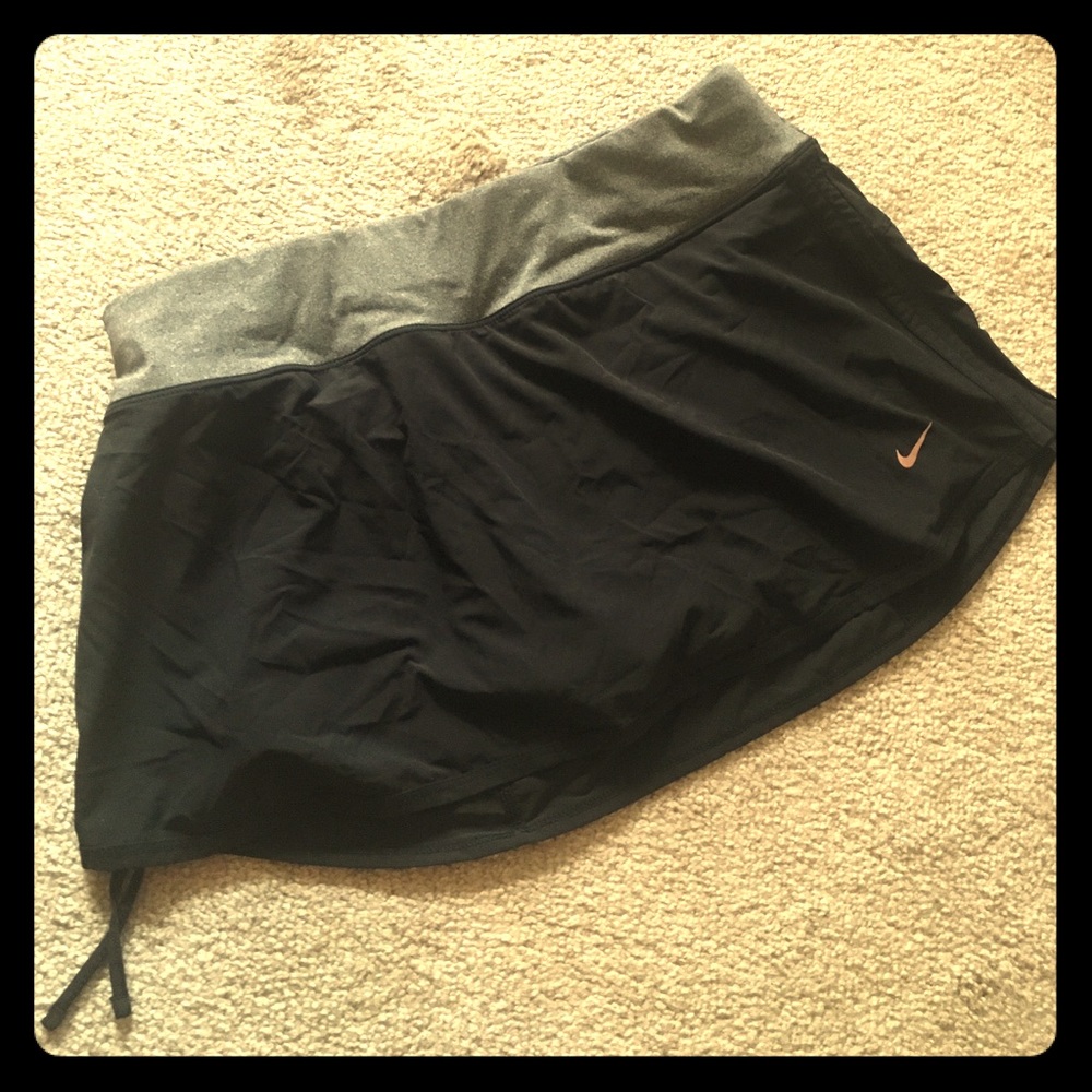 Nike Women’s Running Skort