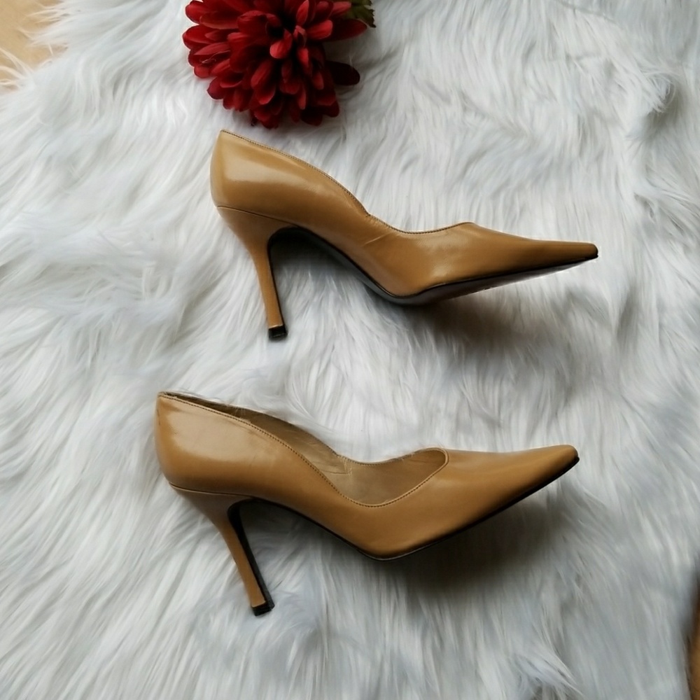 Stuart Weitzman Beige Pumps