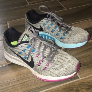Women’s Nike shoes. Size 11