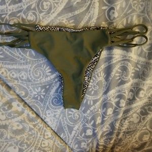Acacia Muai Bottoms Size Large in Palm