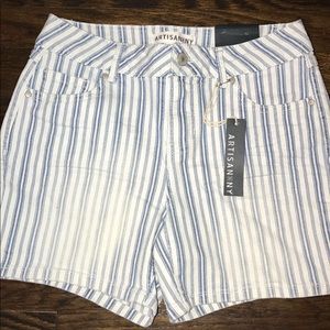 Artisan MIDTHIGH SIZE 6 whit and blue shorts