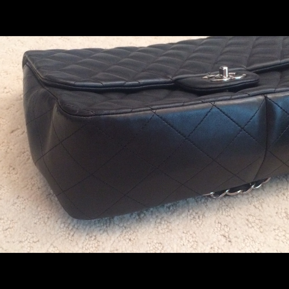 Chanel Jumbo quilted purse