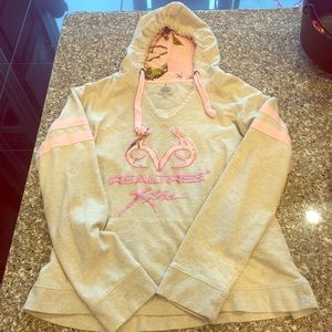 Adorable cream sweatshirt w pink writing