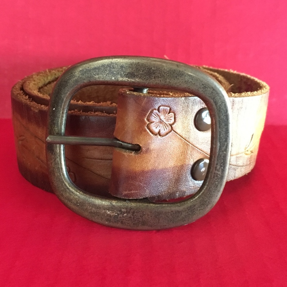 VINTAGE HAND TOOLED LEATHER BELT🍒