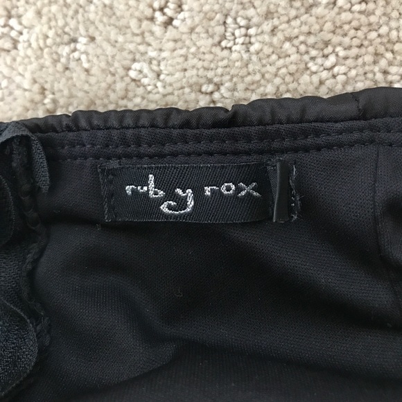 🇺🇦 DONATED to Ukraine thru KidsCare - black&red floral satin strapless dress - Picture 6 of 6