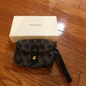 Dooney & Bourke wristlet