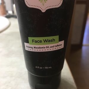 Perfectly Posh "Bright Young Thang" Face Wash