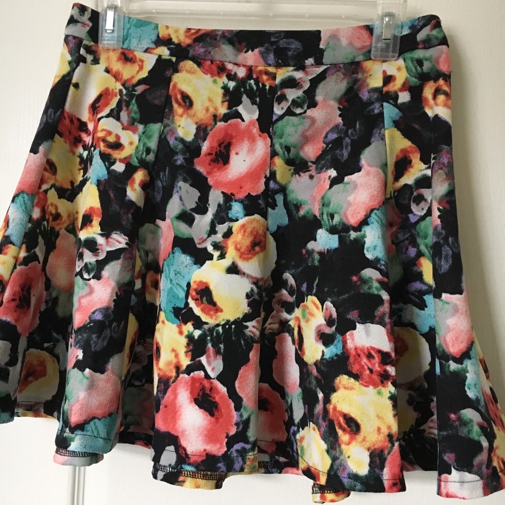 Lush floral skater skirt - Picture 2 of 5
