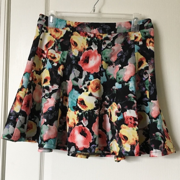 Lush floral skater skirt - Picture 1 of 5