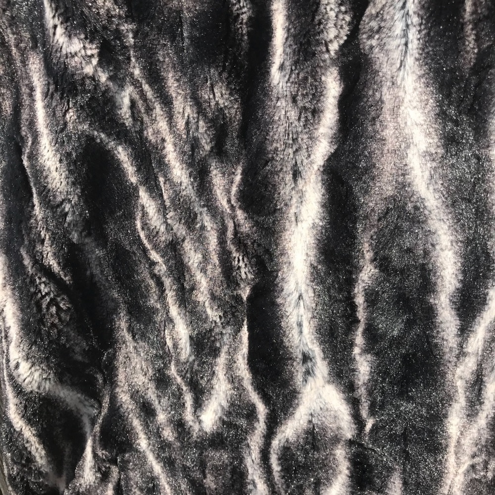 SOLD- Faux Fur Vest - Picture 3 of 4