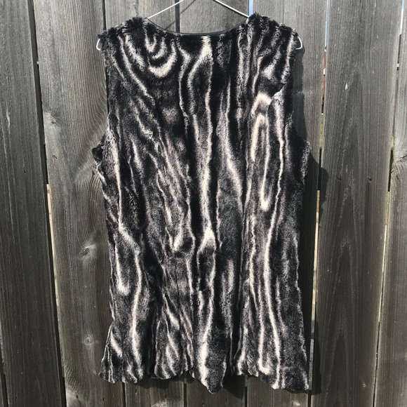 SOLD- Faux Fur Vest - Picture 2 of 4