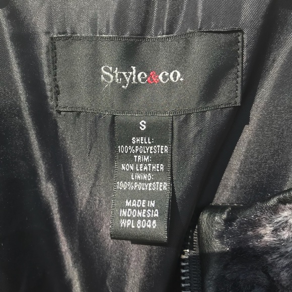 SOLD- Faux Fur Vest - Picture 4 of 4