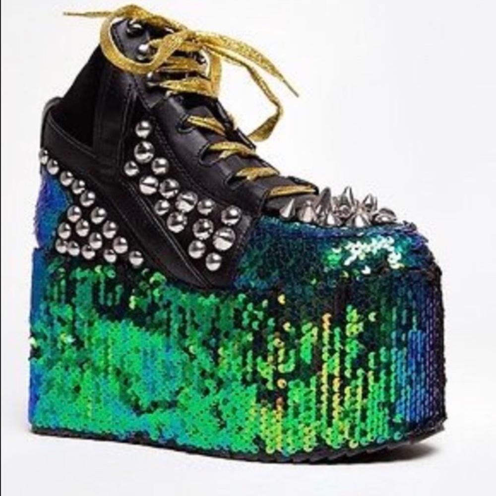 Yru Qozmos Studded Dragon