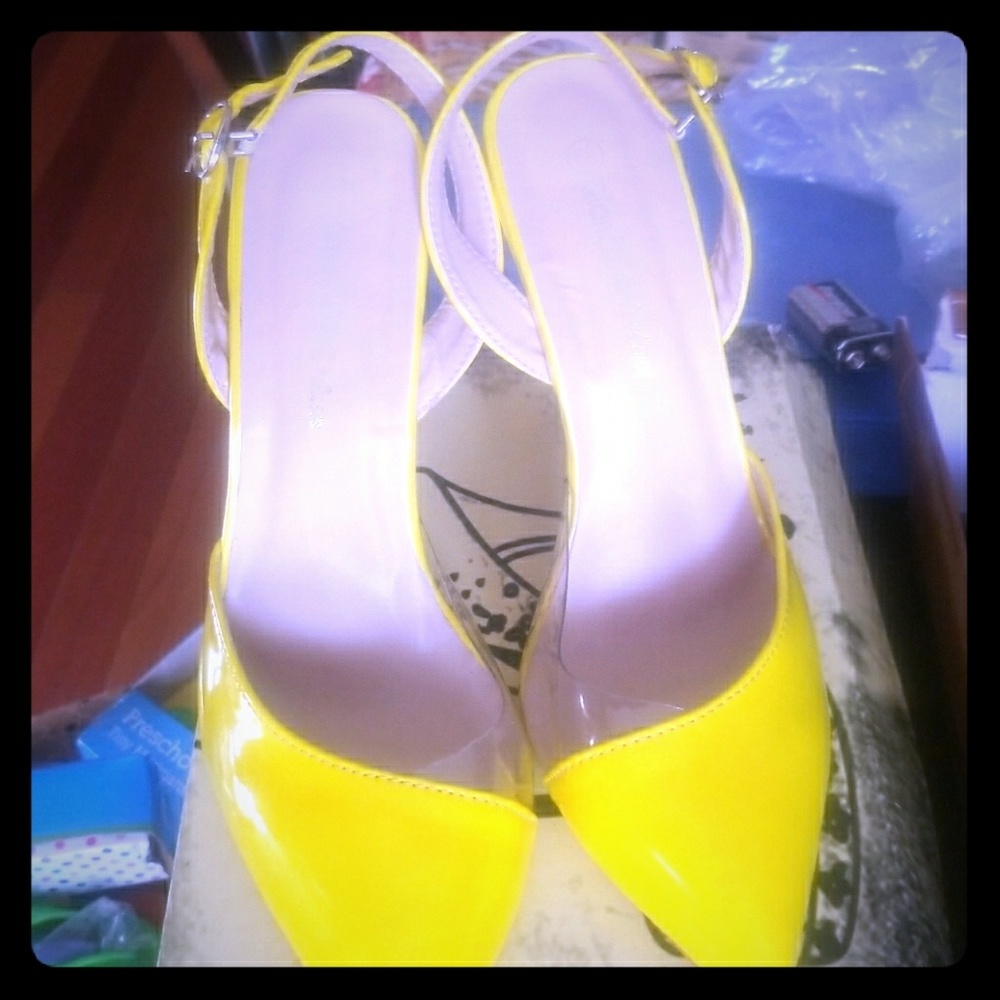 Yellow pumps by QianJibaby