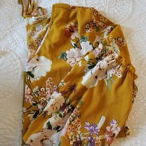 Flowy Floral Top w/XL Sleeves