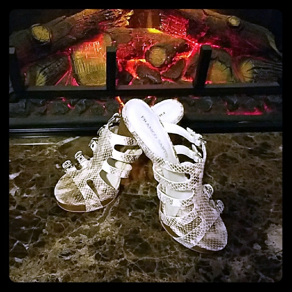 💖💖Women's open toe sandal 👡 w/buckles on side