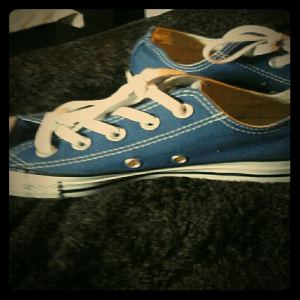 NWOT BLUE CONVERSE ALL STAR SHOES