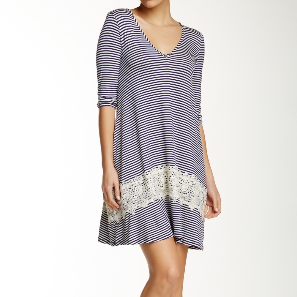 NWT Everleigh 3/4 sleeve lace hem dress--Size Small—Host Pick
