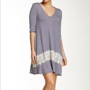 NWT Everleigh 3/4 sleeve lace hem dress--Small—Host Pick