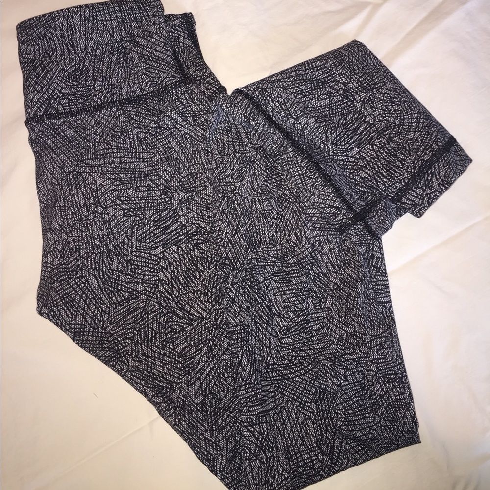 NWOT Lululemon leggings size 4!