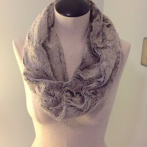 BOGO‼️Faux fur infinity scarf