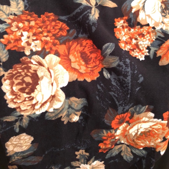 Floral Leggings!🌼Last One! - Picture 4 of 7