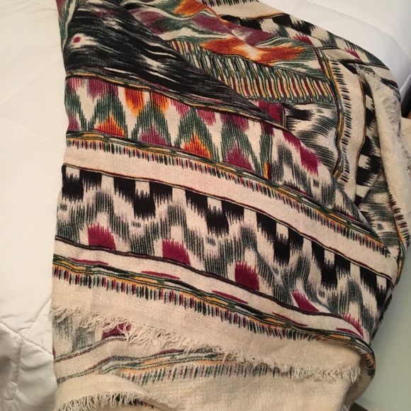 Scarf or shawl - Picture 2 of 3