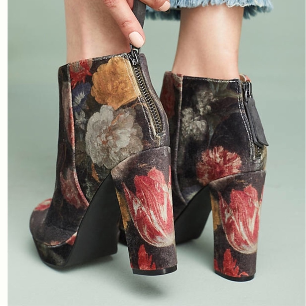 ISO Bettye by Bettye Muller 'Meade' booties