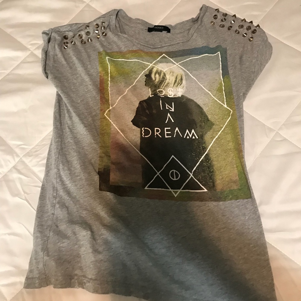 Gray tee shirt size small