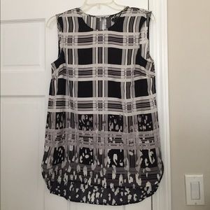 Plaid sleeveless crew neck top