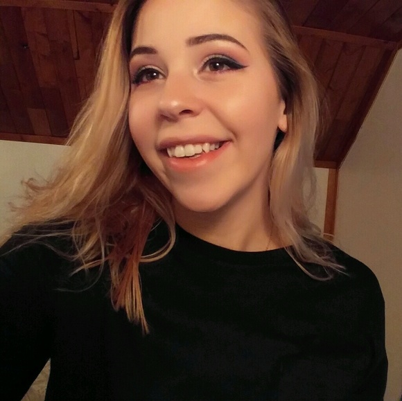 Meet your Posher, Tristina - Picture 1 of 1