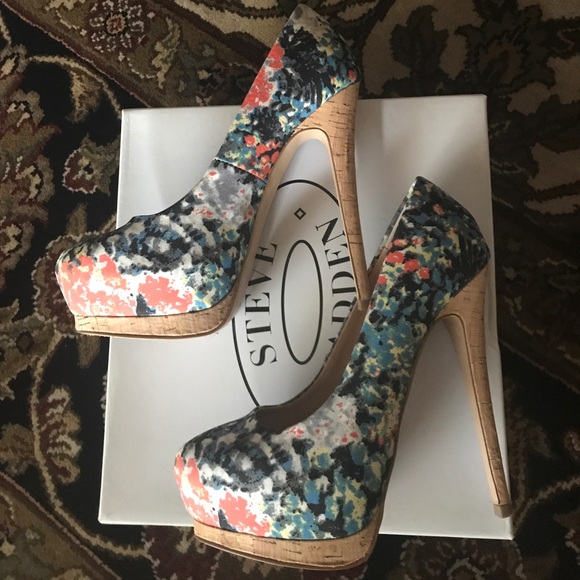 Steve Madden Multi Floral Platform Pumps. Sz 7. - Picture 5 of 8