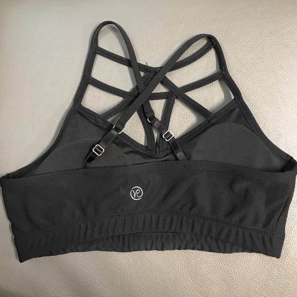 Criss cross Sports Bra - Picture 2 of 3