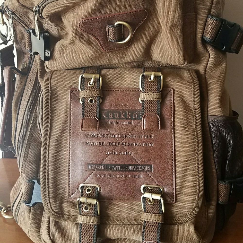 NWOT Unique Messenger/Backpack Bag