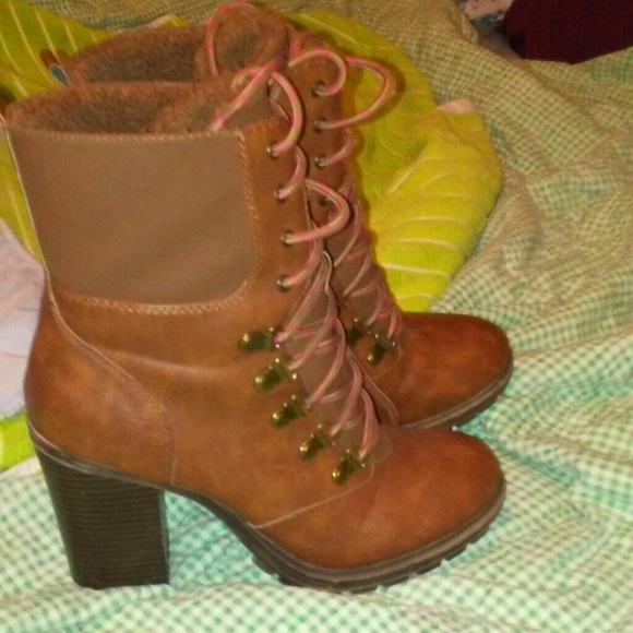 Combat Boots with Heel ..Make me an offer - Picture 2 of 4