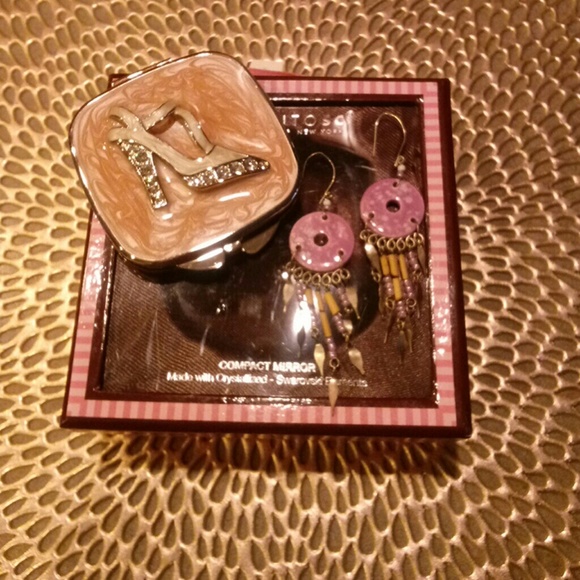 Pink Argentosc compact mirror w/free earrings - Picture 2 of 4